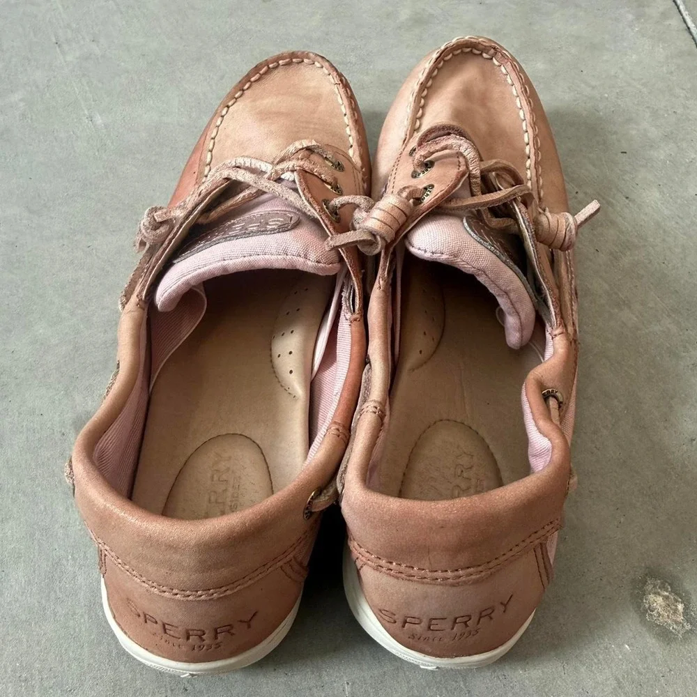 Sperry pink leather boat shoes Sz 8
